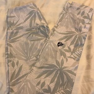 Ptula Desiree Swift leggings in “glistening white”